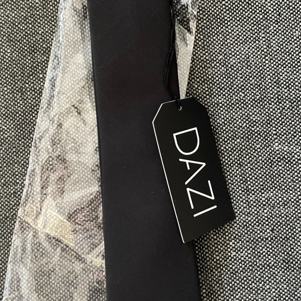 Solid Black Skinny Necktie by Dazi